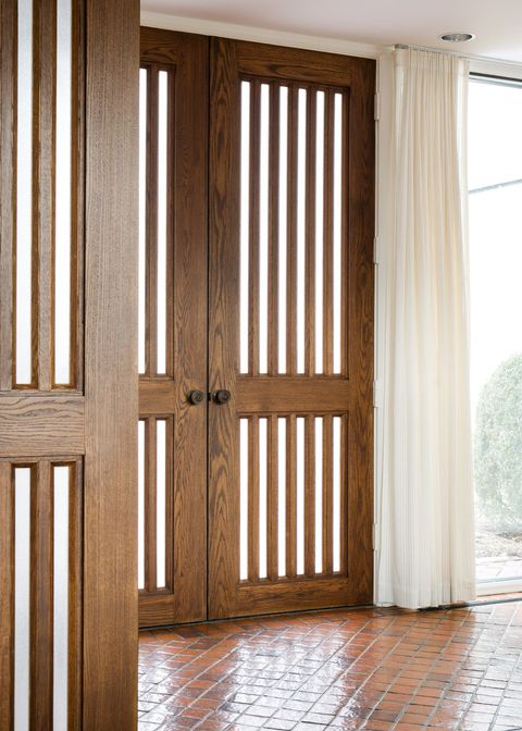 Tiny photo for 240 Shore Acres Circle, Lake Bluff, IL 60044 (MLS # 12580322)