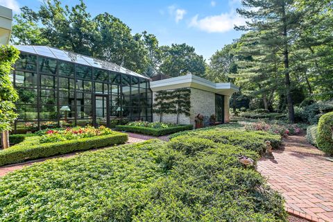 Tiny photo for 240 Shore Acres Circle, Lake Bluff, IL 60044 (MLS # 12580322)