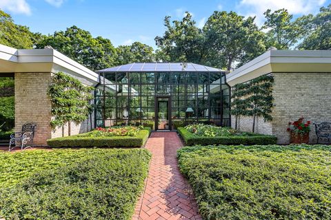 Tiny photo for 240 Shore Acres Circle, Lake Bluff, IL 60044 (MLS # 12580322)