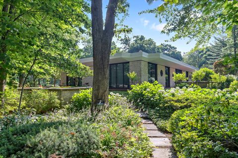 Tiny photo for 240 Shore Acres Circle, Lake Bluff, IL 60044 (MLS # 12580322)