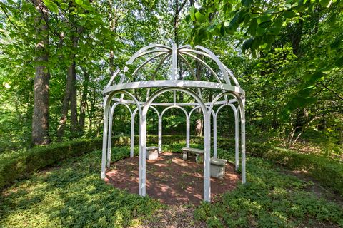 Tiny photo for 240 Shore Acres Circle, Lake Bluff, IL 60044 (MLS # 12580322)