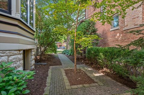 Tiny photo for 305 N Ridgeland Avenue, Oak Park, IL 60302 (MLS # 12596271)