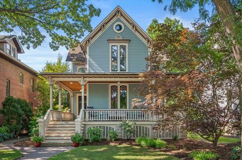 Tiny photo for 305 N Ridgeland Avenue, Oak Park, IL 60302 (MLS # 12596271)