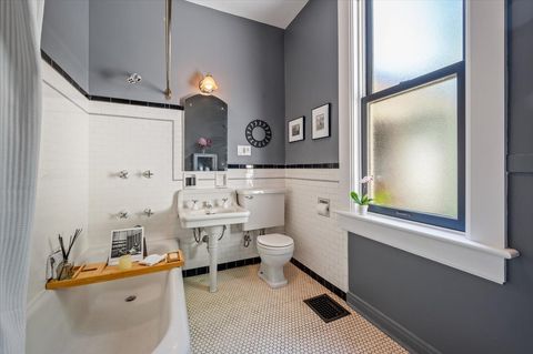 Tiny photo for 305 N Ridgeland Avenue, Oak Park, IL 60302 (MLS # 12596271)