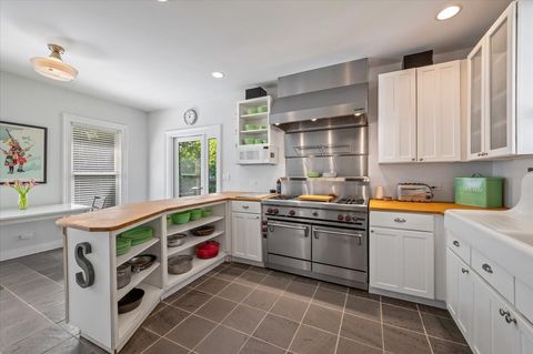 Tiny photo for 305 N Ridgeland Avenue, Oak Park, IL 60302 (MLS # 12596271)