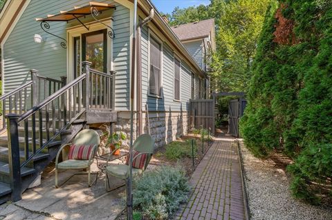 Tiny photo for 305 N Ridgeland Avenue, Oak Park, IL 60302 (MLS # 12596271)