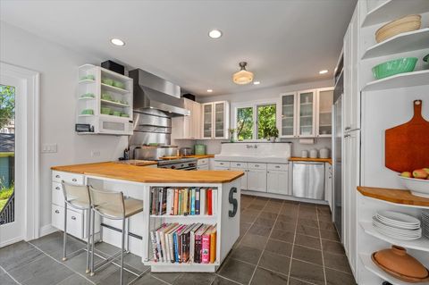 Tiny photo for 305 N Ridgeland Avenue, Oak Park, IL 60302 (MLS # 12596271)