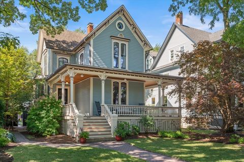 Photo of 305 N Ridgeland Avenue, Oak Park, IL 60302 (MLS # 12596271)