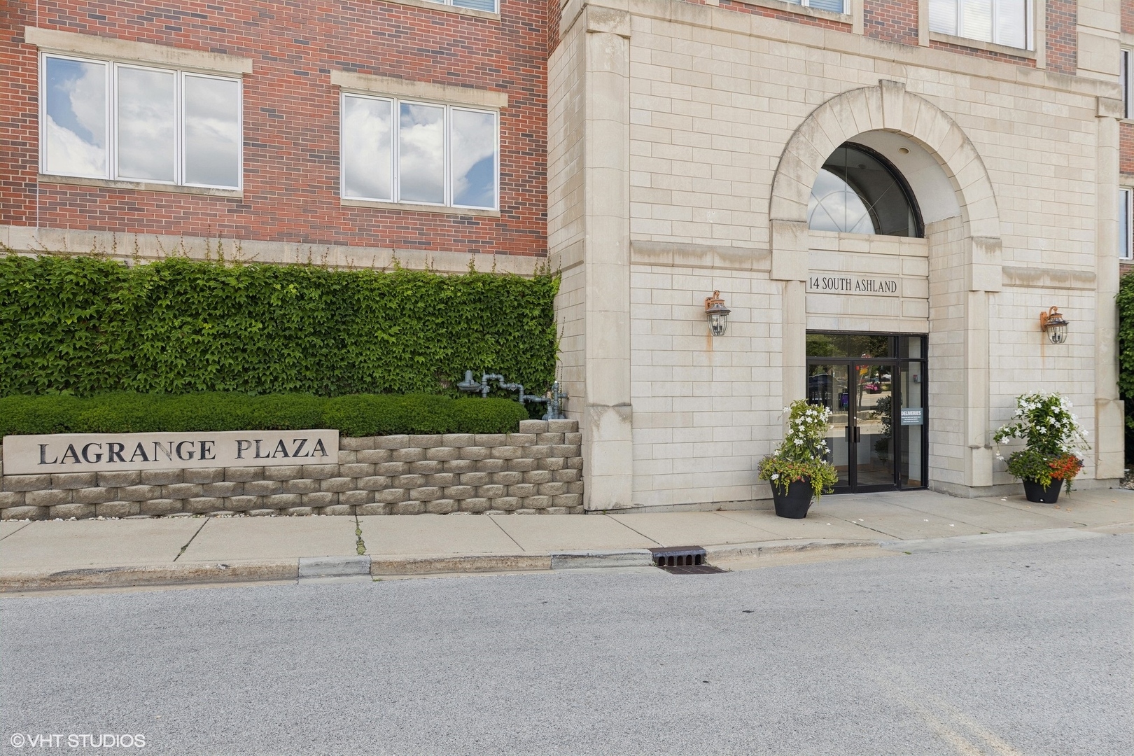 14 S Ashland Avenue 305