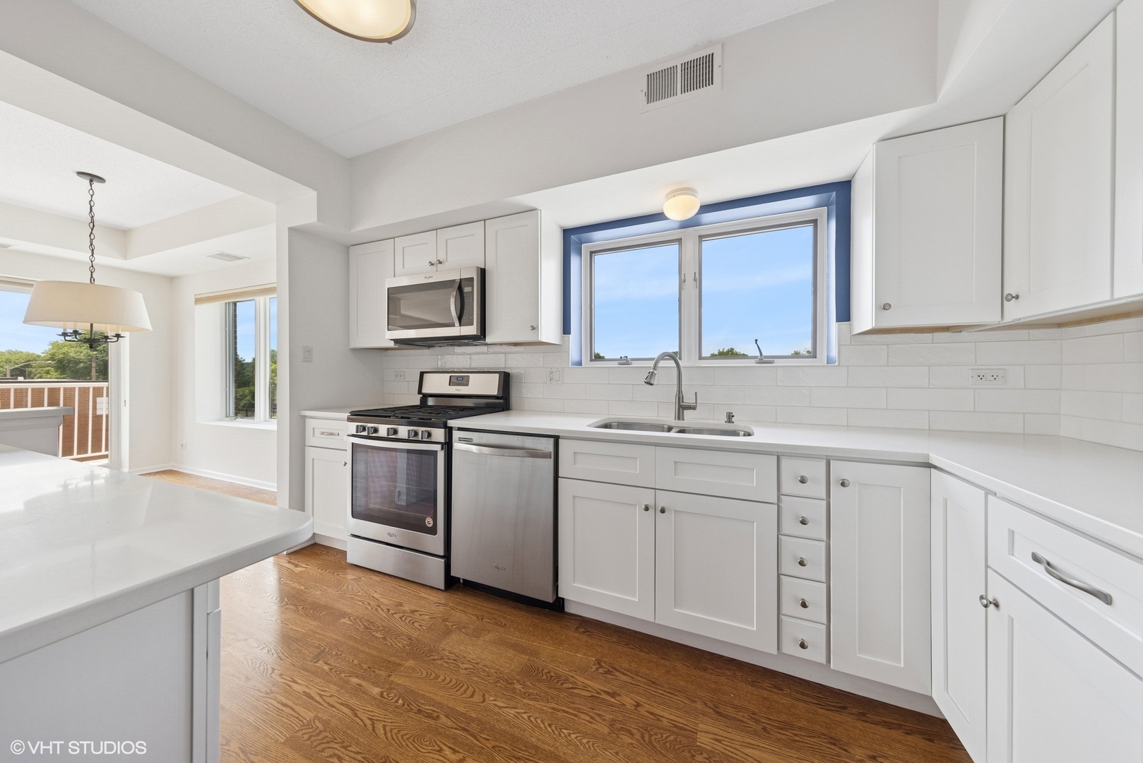 14 S Ashland Avenue 305