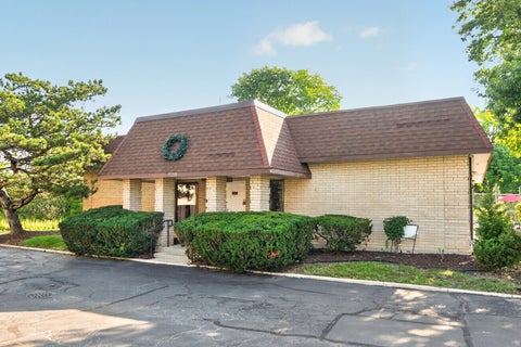 Tiny photo for 7211 Wolf Road #109A, Indian Head Park, IL 60525 (MLS # 12781536)