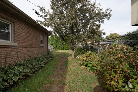 Tiny photo for 5900 107th Street, Chicago Ridge, IL 60415 (MLS # 12754719)