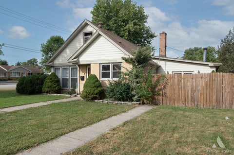 Tiny photo for 5900 107th Street, Chicago Ridge, IL 60415 (MLS # 12754719)