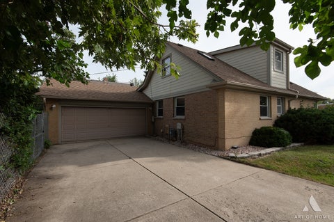Tiny photo for 5900 107th Street, Chicago Ridge, IL 60415 (MLS # 12754719)