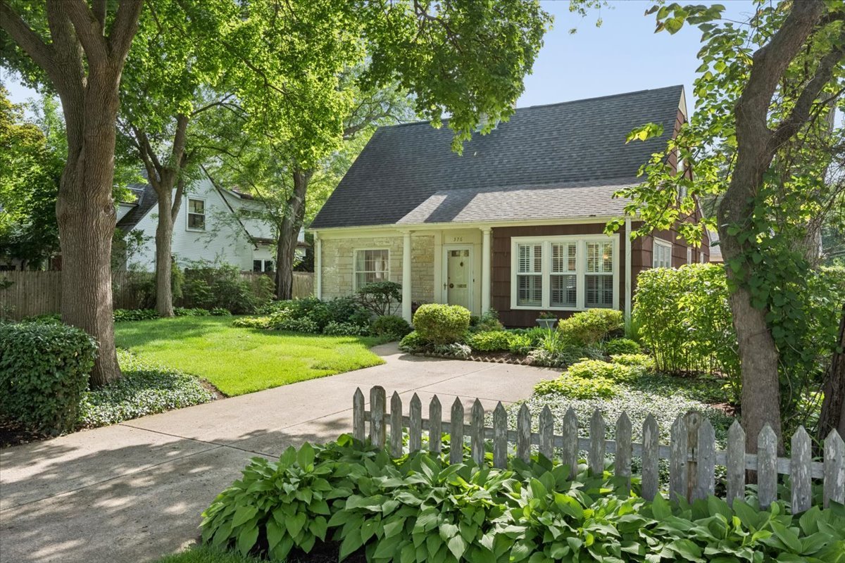 376 Rosewood Avenue