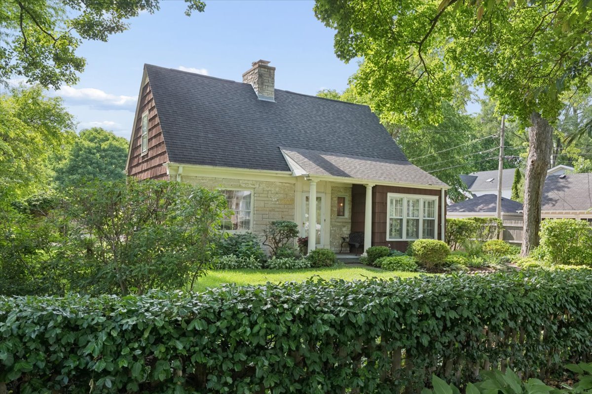 376 Rosewood Avenue