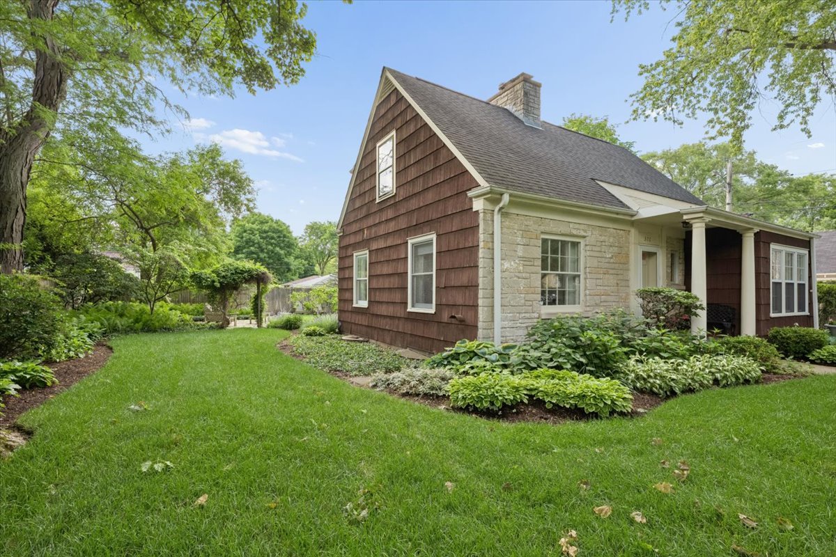 376 Rosewood Avenue