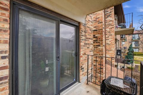 Tiny photo for 332 KLEIN CREEK Court #C, Carol Stream, IL 60188 (MLS # 12599579)