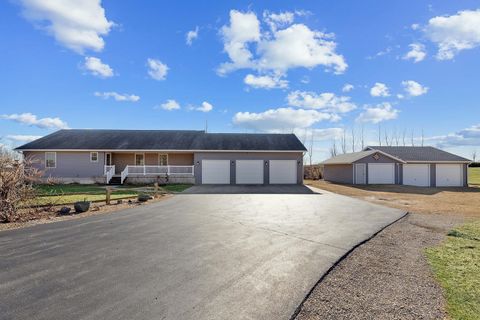 Photo of 2849 262nd Street, Dewitt, IA 52742 (MLS # 100000559)