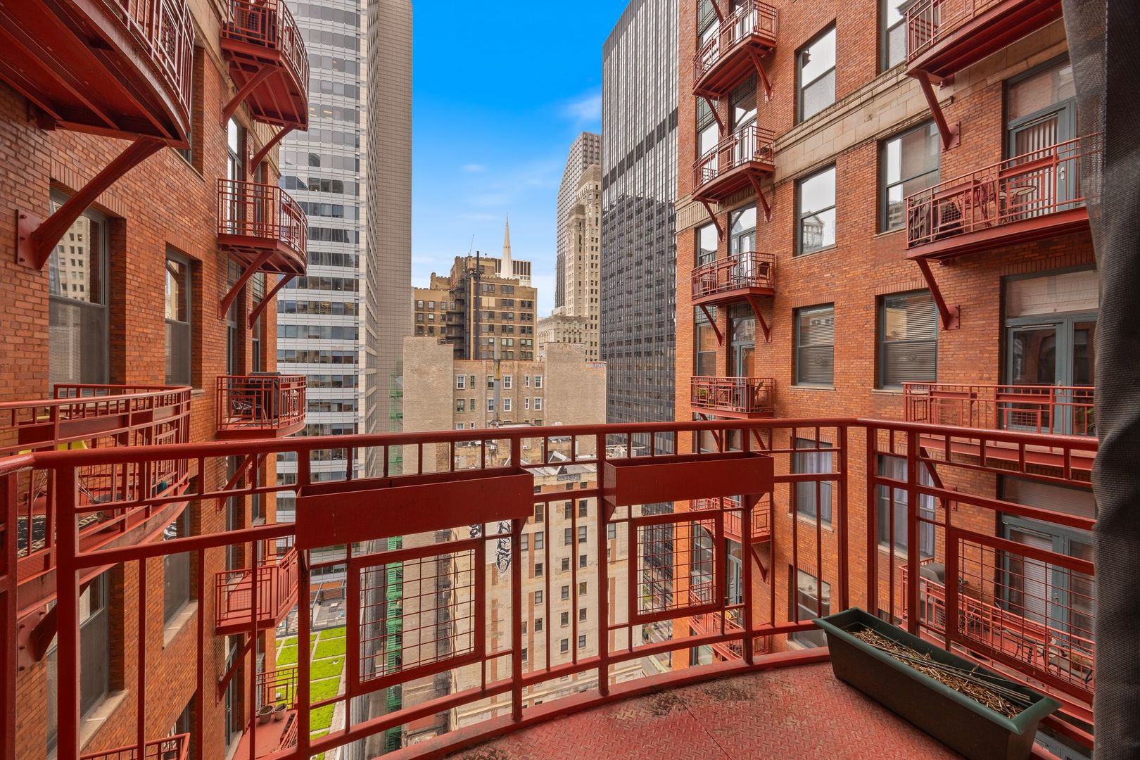 208 W WASHINGTON Street 1707