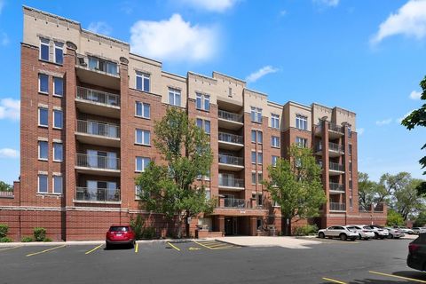Photo of 635 Perrie Drive #404, Elk Grove Village, IL 60007 (MLS # 12651855)