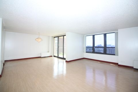 Tiny photo for 5471 S Hyde Park Boulevard #10A, Chicago, IL 60615 (MLS # 12523809)