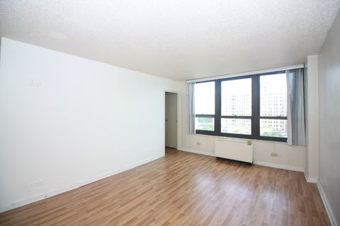 Tiny photo for 5471 S Hyde Park Boulevard #10A, Chicago, IL 60615 (MLS # 12523809)