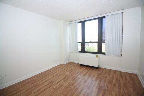 Tiny photo for 5471 S Hyde Park Boulevard #10A, Chicago, IL 60615 (MLS # 12523809)