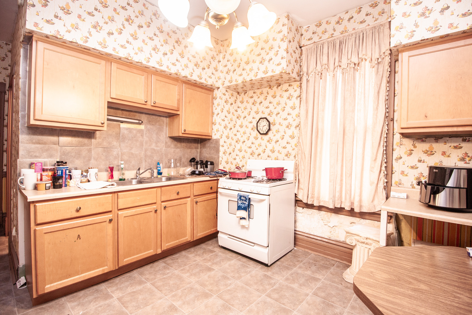 2545 N Monticello Avenue