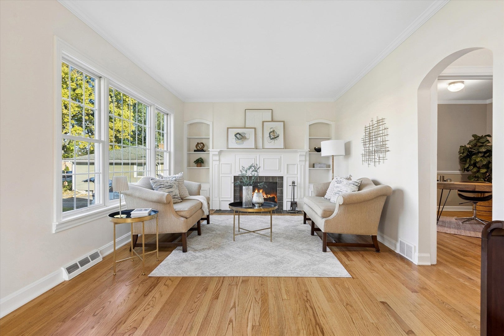 1121 S Villa Avenue