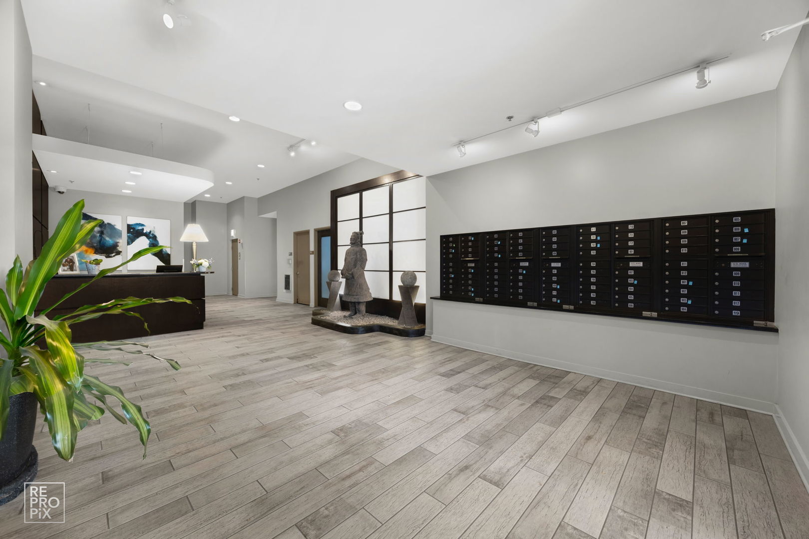 225 S Sangamon Street 702
