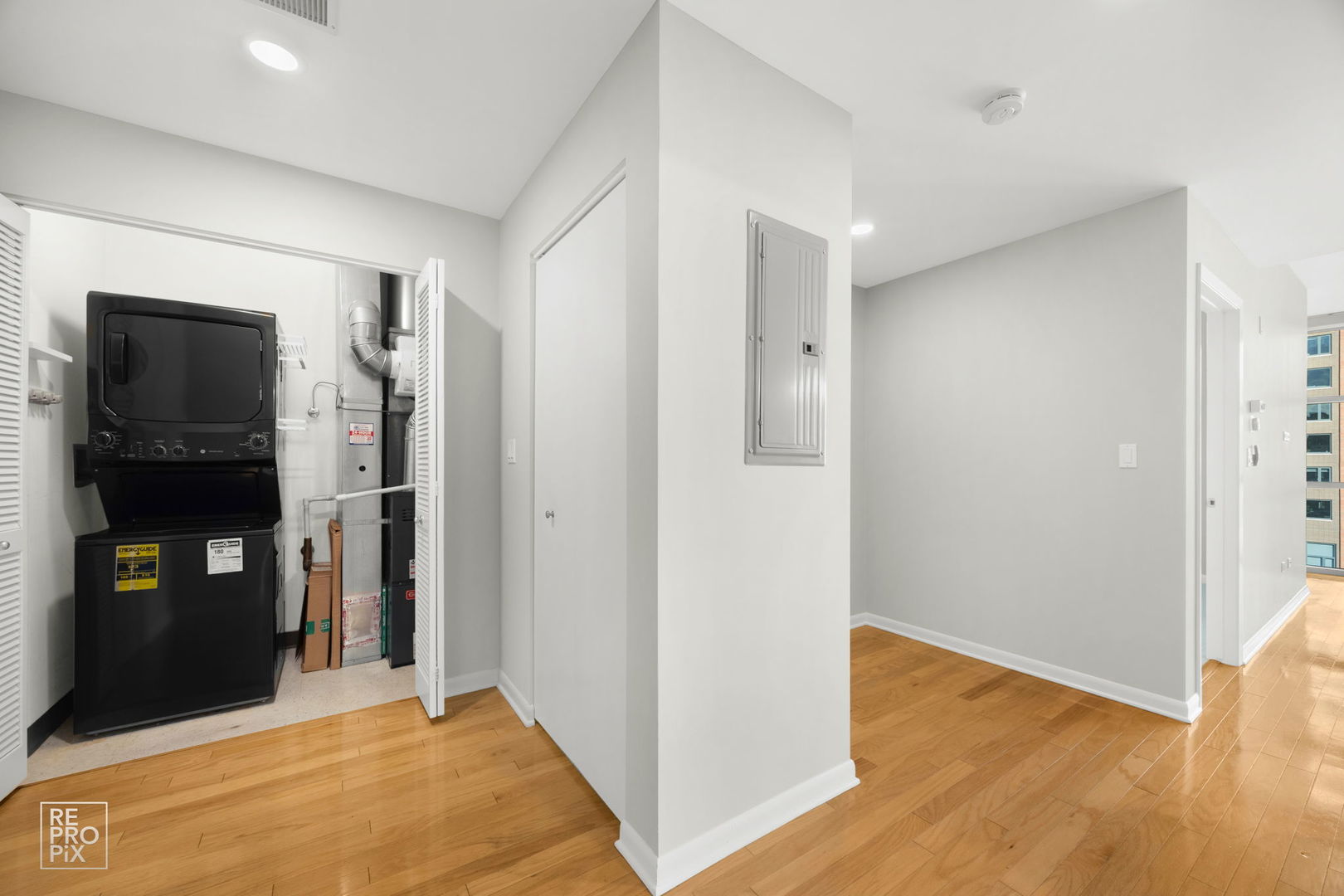 225 S Sangamon Street 702