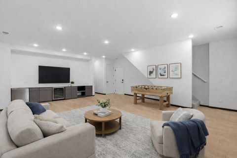 Tiny photo for 5830 N Lincoln Avenue #1E, Chicago, IL 60659 (MLS # 12615147)