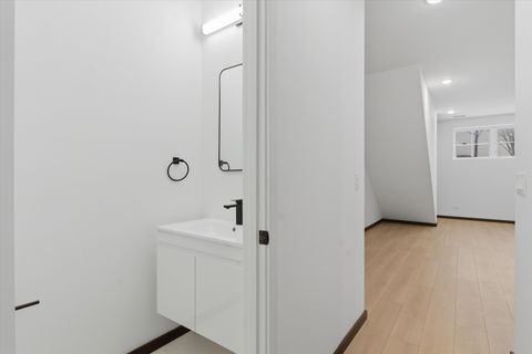 Tiny photo for 5830 N Lincoln Avenue #1E, Chicago, IL 60659 (MLS # 12615147)