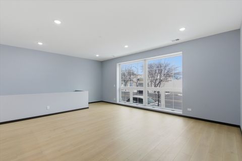 Tiny photo for 5830 N Lincoln Avenue #1E, Chicago, IL 60659 (MLS # 12615147)