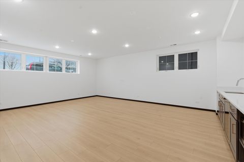 Tiny photo for 5830 N Lincoln Avenue #1E, Chicago, IL 60659 (MLS # 12615147)