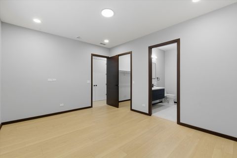 Tiny photo for 5830 N Lincoln Avenue #1E, Chicago, IL 60659 (MLS # 12615147)