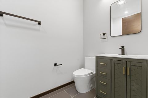 Tiny photo for 5830 N Lincoln Avenue #1E, Chicago, IL 60659 (MLS # 12615147)