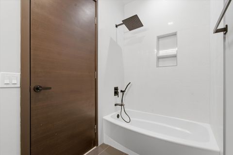 Tiny photo for 5830 N Lincoln Avenue #1E, Chicago, IL 60659 (MLS # 12615147)