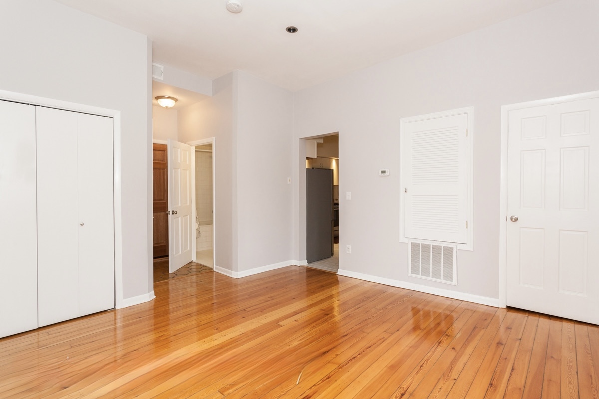 2204 N Clybourn Avenue 3