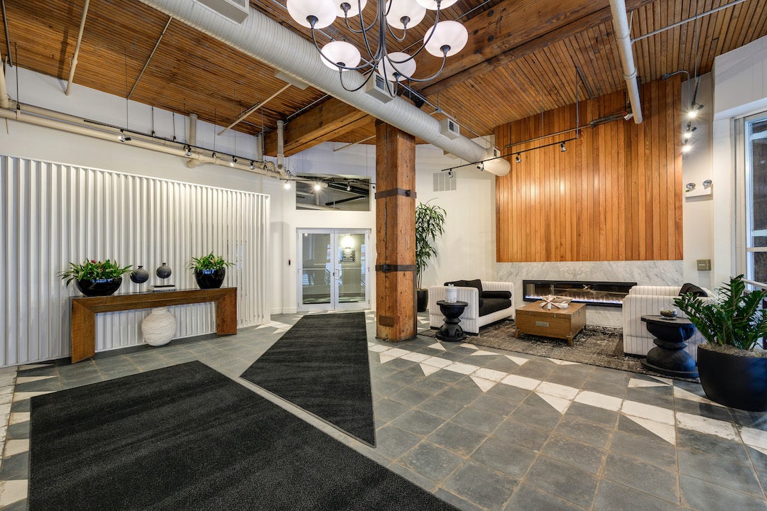 360 W Illinois Avenue 2F