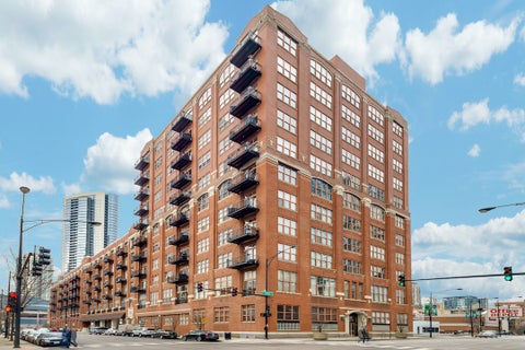 Photo of 360 W Illinois Avenue #2F, Chicago, IL 60654 (MLS # 12753999)