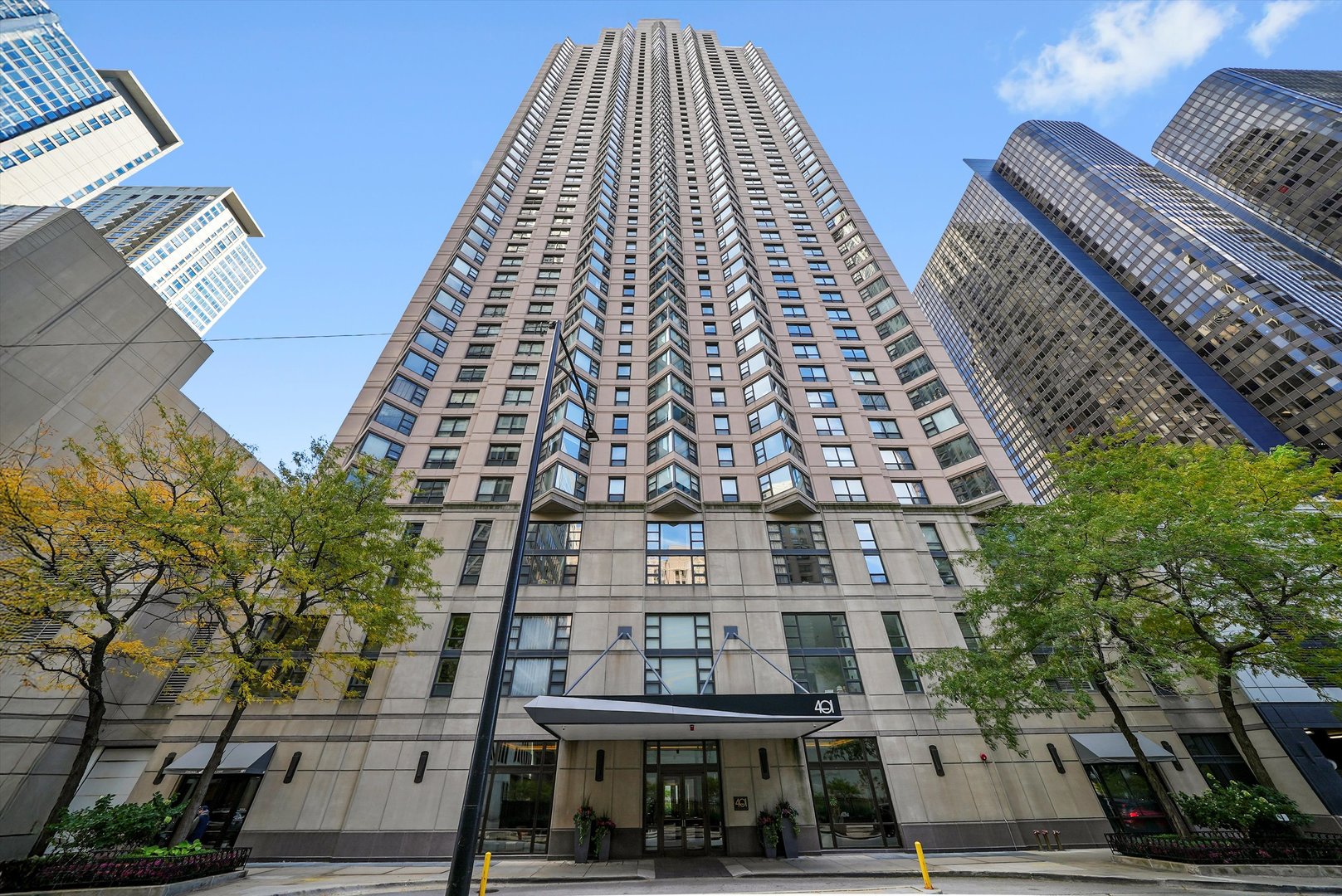 401 E ONTARIO Street 1304