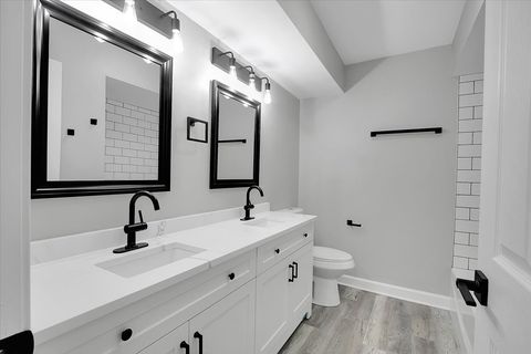 Tiny photo for 820 Oakton Street #2B, Evanston, IL 60202 (MLS # 12484252)