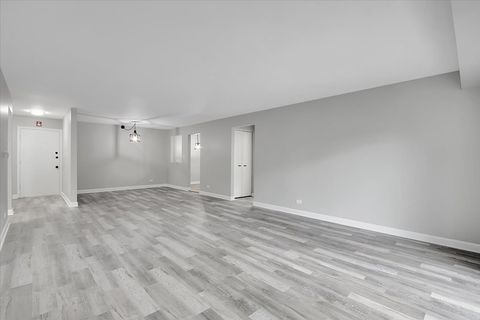 Tiny photo for 820 Oakton Street #2B, Evanston, IL 60202 (MLS # 12484252)