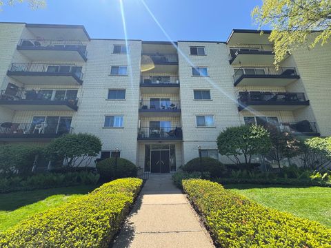 Tiny photo for 820 Oakton Street #2B, Evanston, IL 60202 (MLS # 12484252)