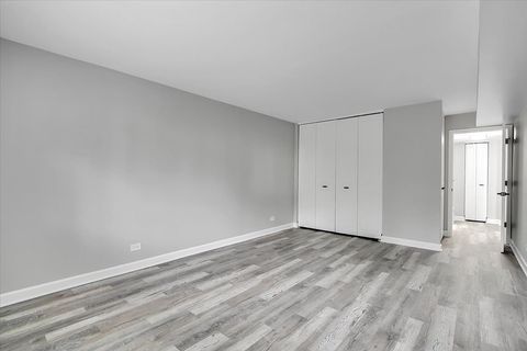 Tiny photo for 820 Oakton Street #2B, Evanston, IL 60202 (MLS # 12484252)