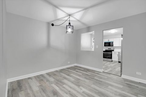 Tiny photo for 820 Oakton Street #2B, Evanston, IL 60202 (MLS # 12484252)