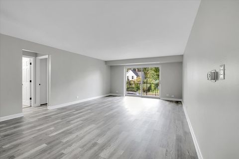 Tiny photo for 820 Oakton Street #2B, Evanston, IL 60202 (MLS # 12484252)