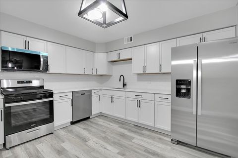 Tiny photo for 820 Oakton Street #2B, Evanston, IL 60202 (MLS # 12484252)